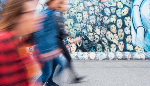 El mundo está inquieto. ¿Quién lo desinquietará?