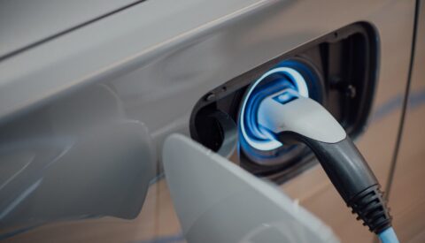 ¿Por qué no viajamos ya todos en coches eléctricos?