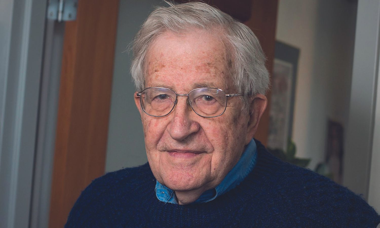 Noam Chomsky: «Más que una economía de mercado, tenemos una economía de