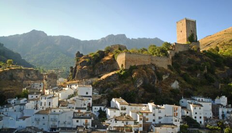 Viajar fuera del circuito: cómo el alquiler turístico impulsa el comercio de los pueblos