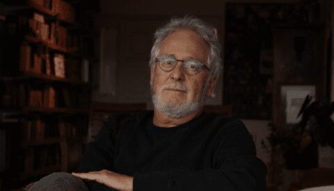 «Un escritor no es nada: es alguien que recibe señales, palabras de otros»